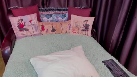 StiphlerMomy online show from 12.30.24