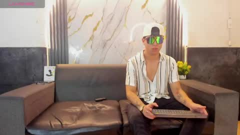 Snapshot of stivendreams chatting on 04.17.26 friends online show from 04.17.26