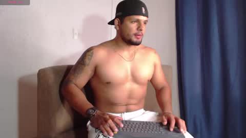 Snapshot of stone_lee_ chatting on 07.22.26 Stone Lee online show from 07.22.26