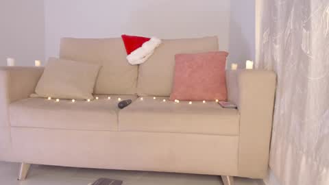 Zoe -INDEPENDENT MODEL online show from 12.14.24