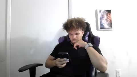 Snapshot of str8dj chatting on 09.17.25 Dj online show from 09.17.25