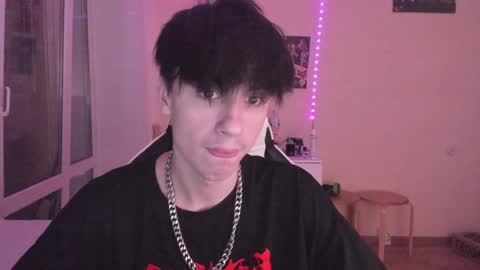 Snapshot of stralght_twinks chatting on 12.30.24 Ray online show from 12.30.24