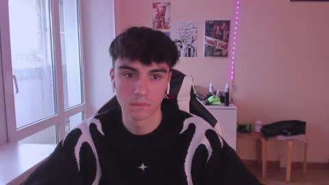 Snapshot of stralght_twinks chatting on 01.24.25 Ray online show from 01.24.25