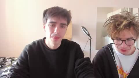 Snapshot of stralght_twinks chatting on 04.19.26 Ray online show from 04.19.26