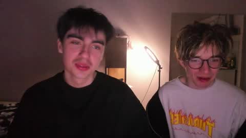 Snapshot of stralght_twinks chatting on 04.19.26 Ray online show from 04.19.26