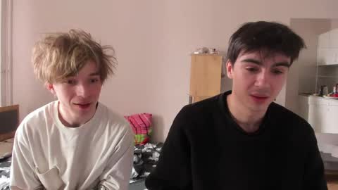 Snapshot of stralght_twinks chatting on 04.22.26 Ray online show from 04.22.26