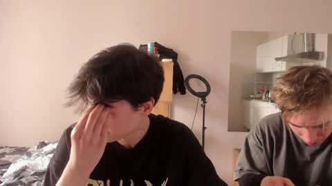 Snapshot of stralght_twinks chatting on 05.11.26 Ray online show from 05.11.26