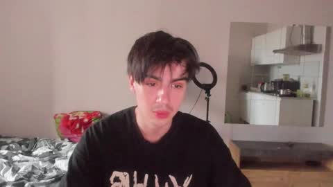 Snapshot of stralght_twinks chatting on 05.19.26 Ray online show from 05.19.26
