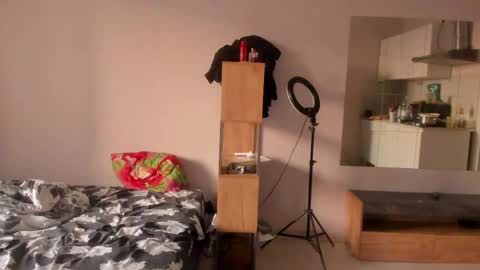Snapshot of stralght_twinks chatting on 05.19.26 Ray online show from 05.19.26