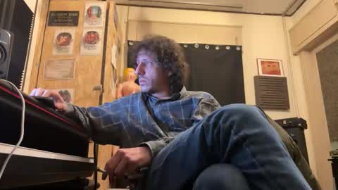 Snapshot of stratocasterluigi chatting on 02.25.26 jizzers online show from 02.25.26