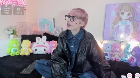 strawberry_kitty_ online show from 12.22.25