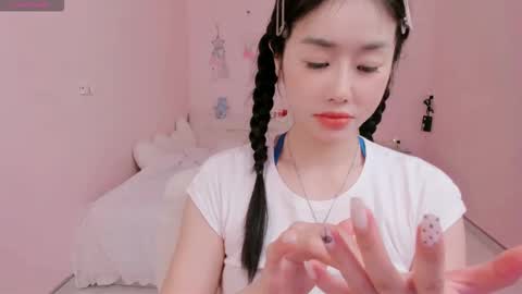 strawberry_loveee online show from 09.19.25
