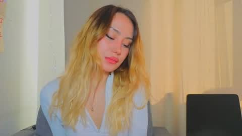 Snapshot of strawberrypie99 chatting on 04.17.26 Tati and Lola online show from 04.17.26