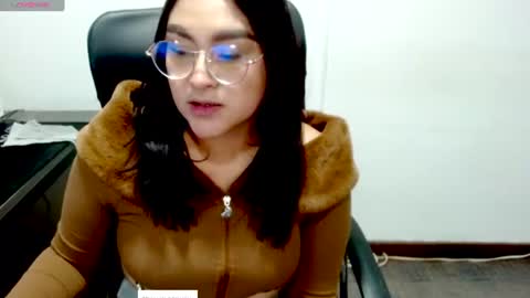 strawlux online show from 07.04.26