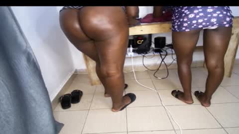 Snapshot of streetlioness chatting on 02.21.26 streetlioness online show from 02.21.26