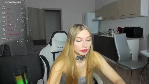 Snapshot of streis_mua chatting on 10.18.25 Streis open pvt online show from 10.18.25