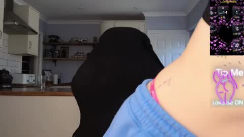 Snapshot of stripmequick chatting on 04.08.26 Amorina online show from 04.08.26