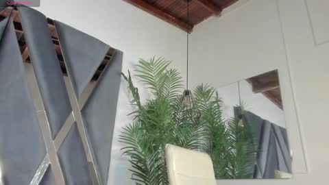 Snapshot of strong_girl_ chatting on 01.17.25 Alexa online show from 01.17.25