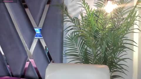 Snapshot of strong_girl_ chatting on 03.04.25 Alexa online show from 03.04.25