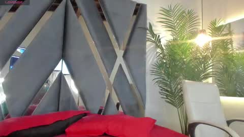 Snapshot of strong_girl_ chatting on 03.10.25 Alexa online show from 03.10.25