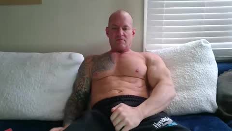 Snapshot of strongandhard073 chatting on 02.26.26 StrongAndHard online show from 02.26.26