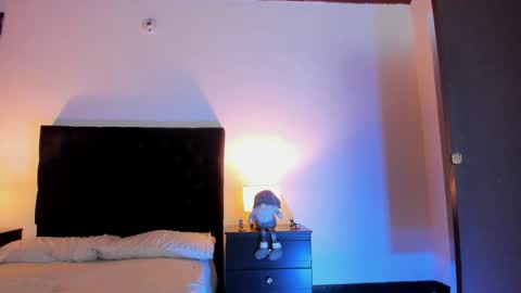 Snapshot of strosa_ chatting on 01.04.25 strosa_ online show from 01.04.25
