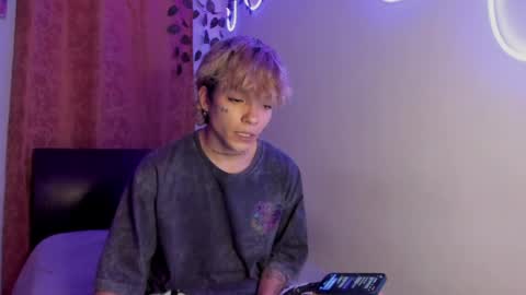 Snapshot of submissive_boyy_ chatting on 04.25.26 nico online show from 04.25.26