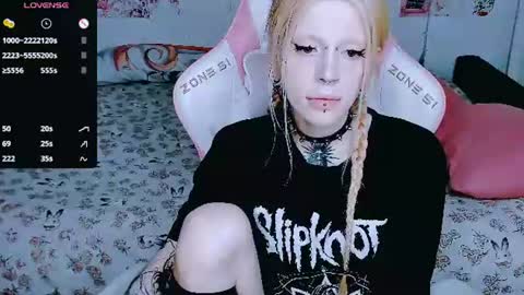 Snapshot of succubus_leslie chatting on 06.14.26 succubus_leslie online show from 06.14.26
