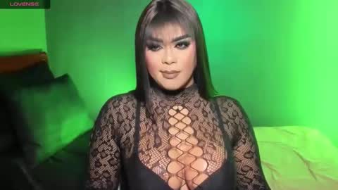 Snapshot of suckablecockoffreya chatting on 11.06.25 JADE ELYSE online show from 11.06.25