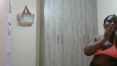 Snapshot of sucker_queen chatting on 12.03.24 Beverly online show from 12.03.24