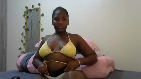 Snapshot of sucker_queen chatting on 12.09.24 Beverly online show from 12.09.24