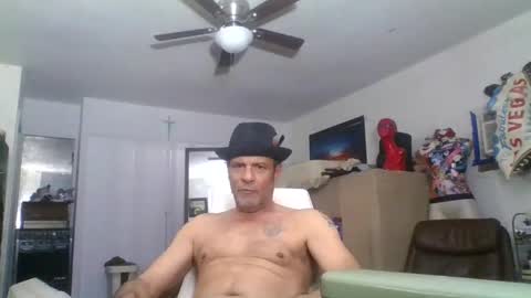 Snapshot of suckitu812 chatting on 02.06.25 SUCKITU812 online show from 02.06.25