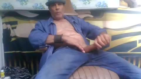 Snapshot of suckitu812 chatting on 10.17.25 SUCKITU812 online show from 10.17.25