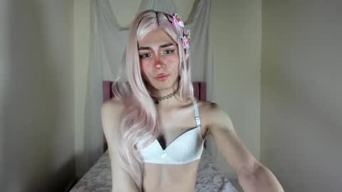 Snapshot of sue_krous chatting on 04.29.26 sue online show from 04.29.26