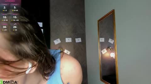 Snapshot of suee_larson chatting on 06.08.26 Sue online show from 06.08.26