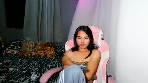 Snapshot of sugar_holly96 chatting on 05.27.26 sugar_holly96 online show from 05.27.26