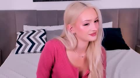 Snapshot of sugarwhisper chatting on 09.09.25 sugarwhisper online show from 09.09.25