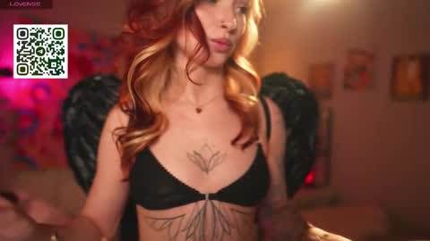 Snapshot of suk_ki chatting on 11.25.25 Lika ginger Jessy blond online show from 11.25.25