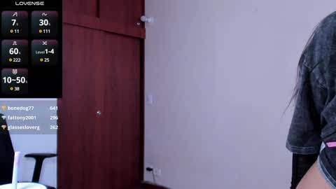 Snapshot of sumeragi_cat chatting on 01.18.25 Nicolle online show from 01.18.25