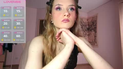 Snapshot of summerhazee chatting on 06.21.26 summerhazee online show from 06.21.26