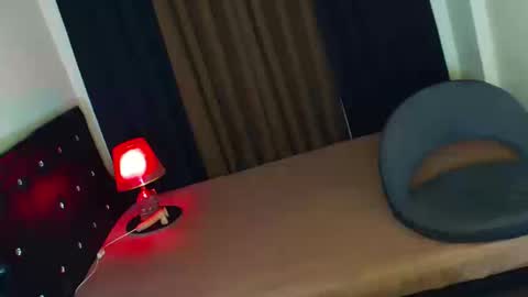 Snapshot of summerleonets chatting on 12.17.25 Summer online show from 12.17.25