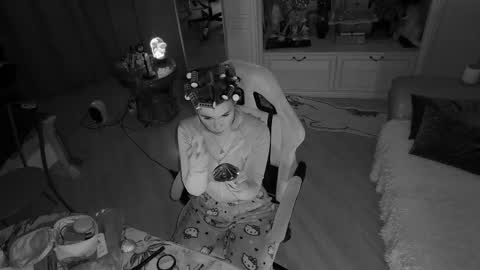 Miss Nelly online show from 02.15.25