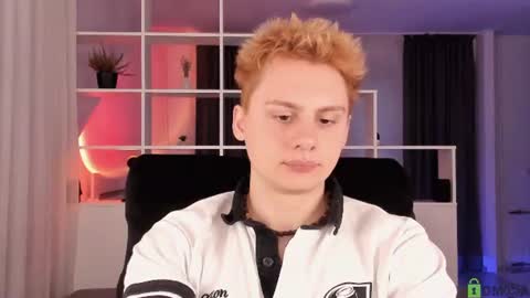 Snapshot of sunburn_boy chatting on 07.18.26 Emilio online show from 07.18.26