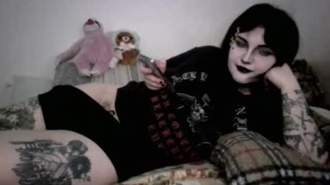 Snapshot of sundaygoth chatting on 07.28.26 sundaygoth online show from 07.28.26