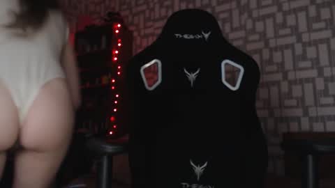 Snapshot of sunloveandwe chatting on 10.23.25 Mistress Eve online show from 10.23.25