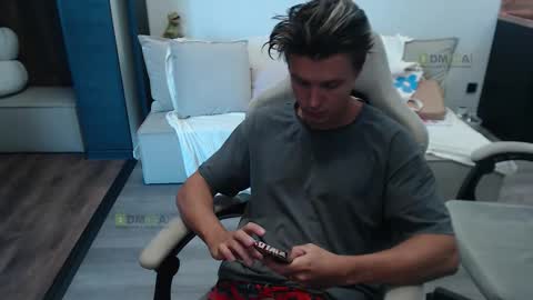 Snapshot of sunny1girl chatting on 09.30.25 Alice and Sergey online show from 09.30.25