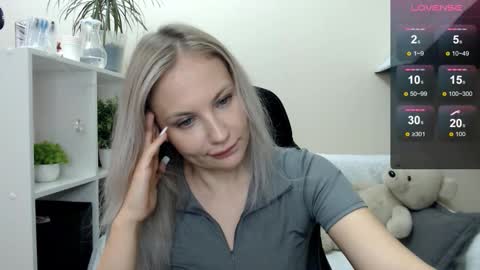 Naomi online show from 10.10.25