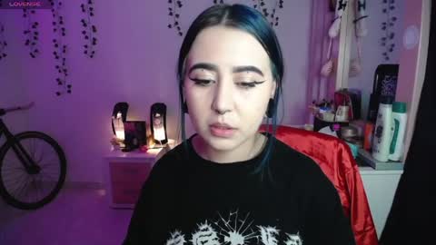 Snapshot of sunset_pienk chatting on 04.14.26 Sunset online show from 04.14.26