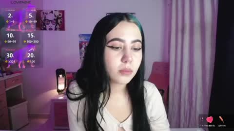 Snapshot of sunset_pienk chatting on 06.18.26 Sunset online show from 06.18.26
