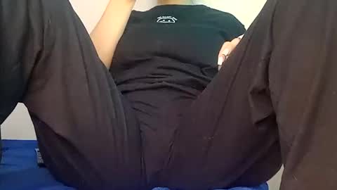 Snapshot of sunshine_days chatting on 12.12.24 Annie online show from 12.12.24